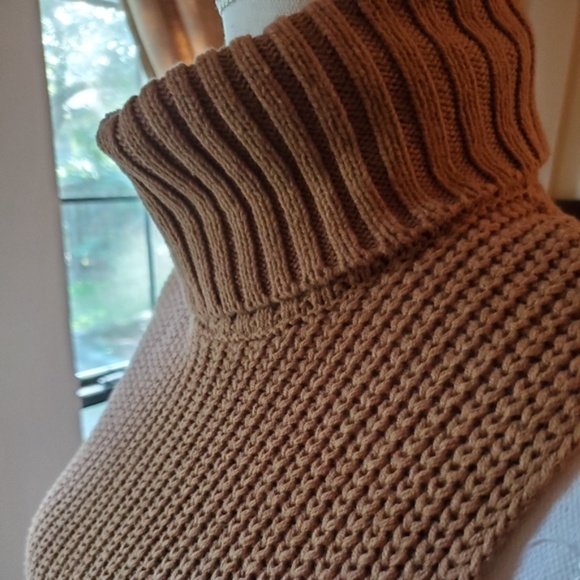 Brown turtle neck knit top - Picture 9 of 9